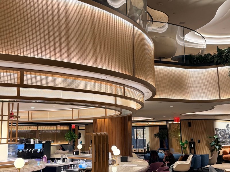 Chase Sapphire Lounge at LaGuardia Airport: The Ultimate Pre-Flight Luxury Experience in New York